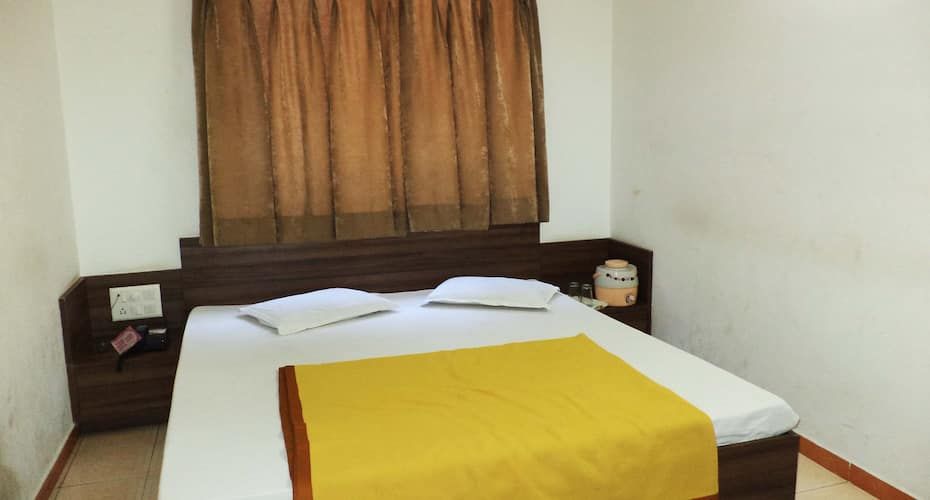 Hotel Metro NON AC DELUXE 2