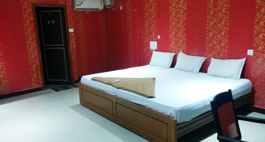 Hotel Raamajayam 4 Bed A/C Room