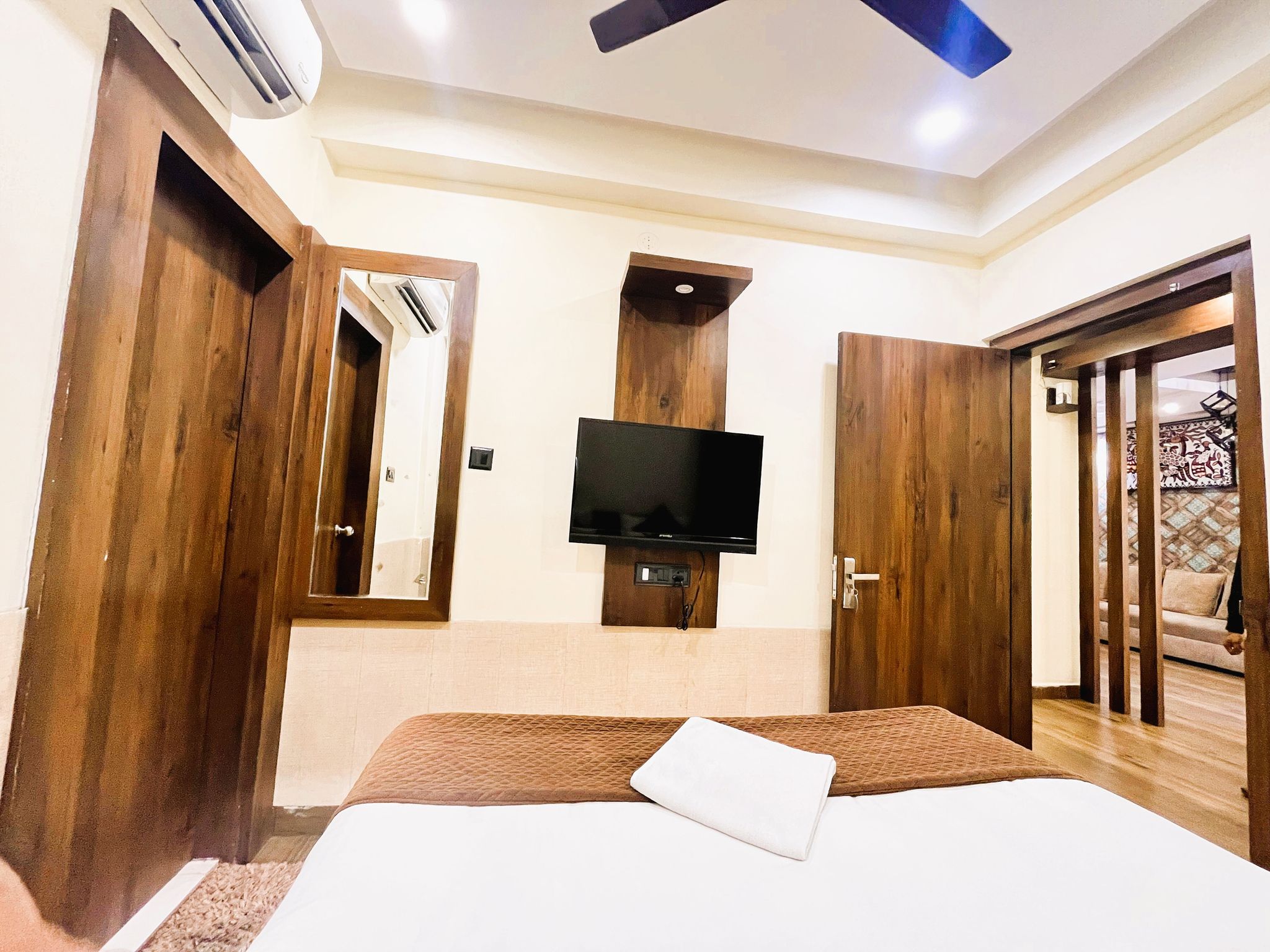 undefined Hotel Sohrai Inn 5