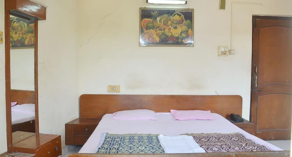 Hotel Mangala Deluxe Room 3