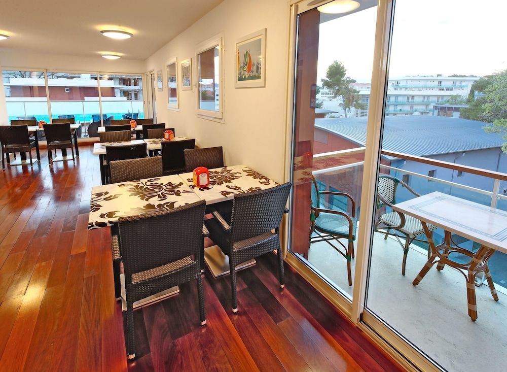 undefined Appart Hotel Odalys City Antibes Olympe 10