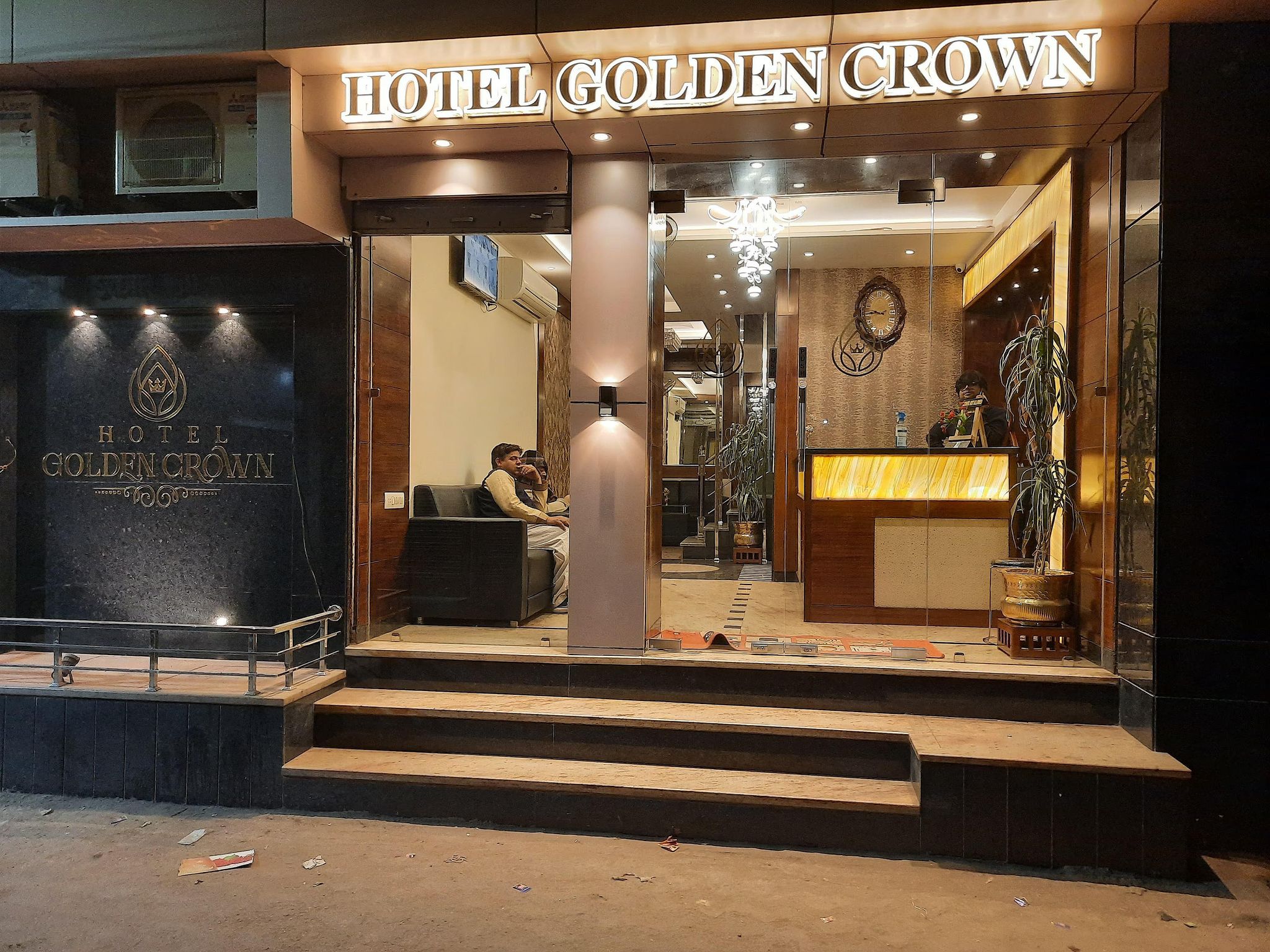 Hotel Golden Crown