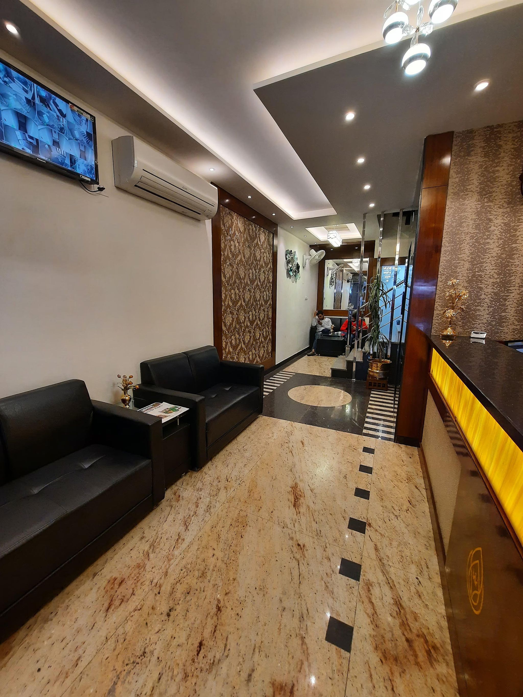 Hotel Golden Crown