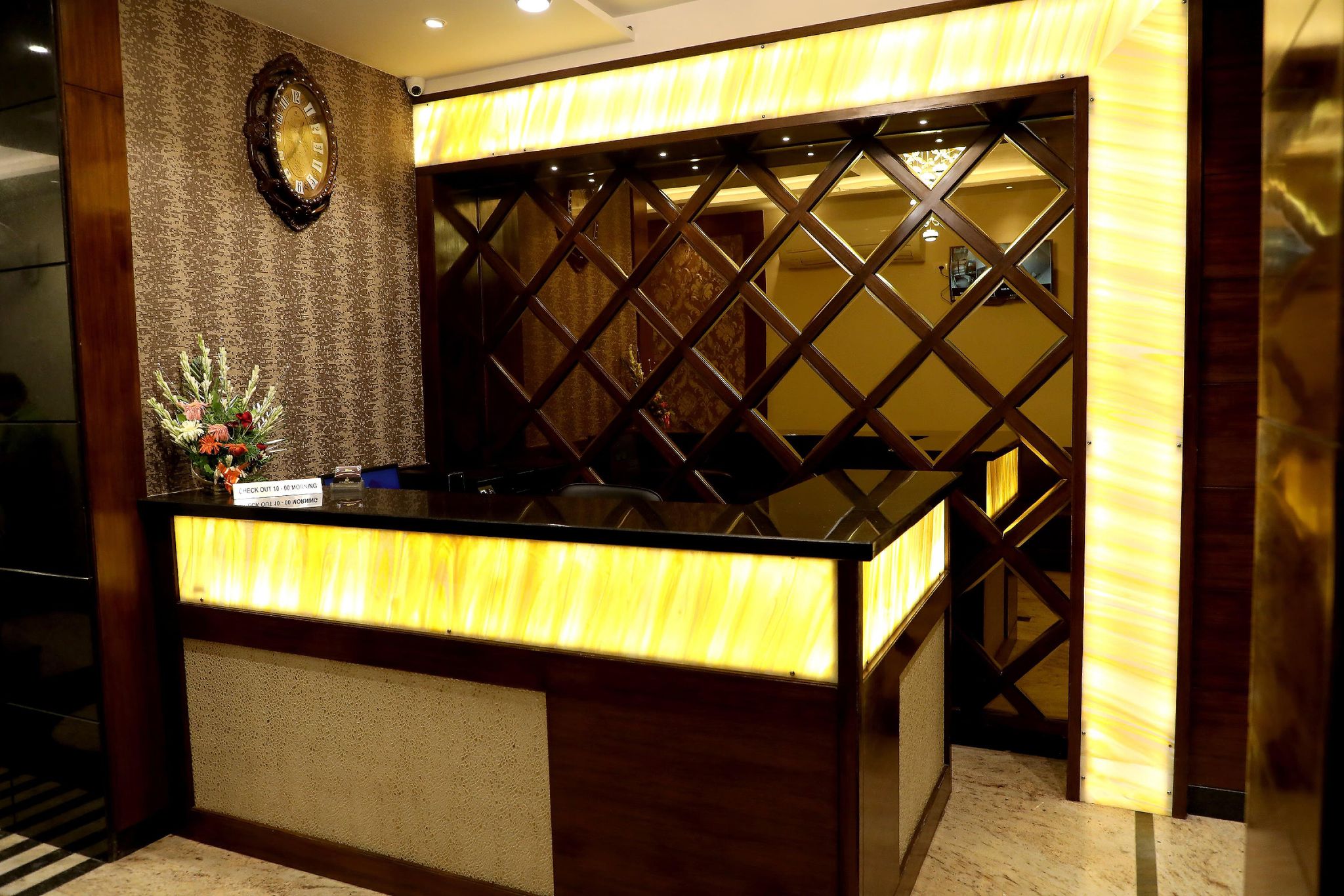 Hotel Golden Crown