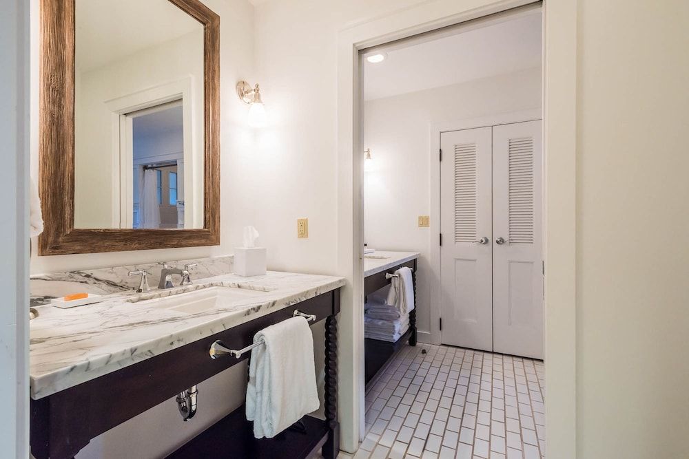 WaterSound Inn Suite, 1 King Bed with Sofa bed, Park View (Resort Suite) 11
