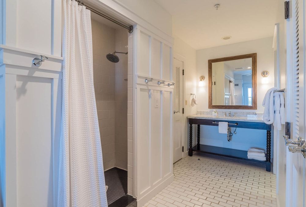 WaterSound Inn Suite, 1 King Bed with Sofa bed, Park View (Resort Suite) 12