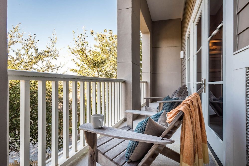 WaterSound Inn Suite, 1 King Bed with Sofa bed, Park View (Premium Resort Suite) 6