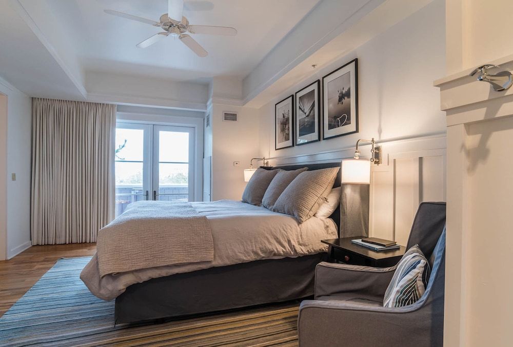 WaterSound Inn Suite, 1 King Bed with Sofa bed, Park View (Resort Suite) 3