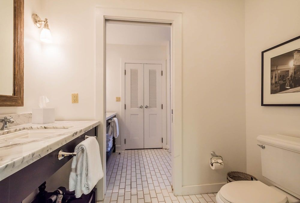 WaterSound Inn Suite, 1 King Bed with Sofa bed, Park View (Resort Suite) 13