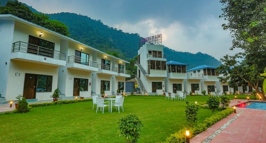 Mahayana Resort Exterior View with Lawn Area