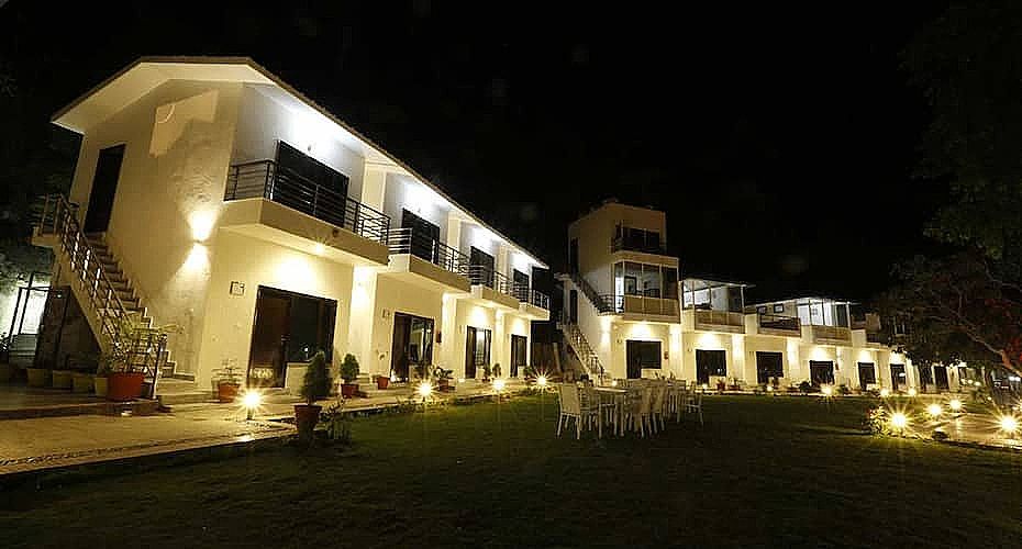 resortby night lufyv