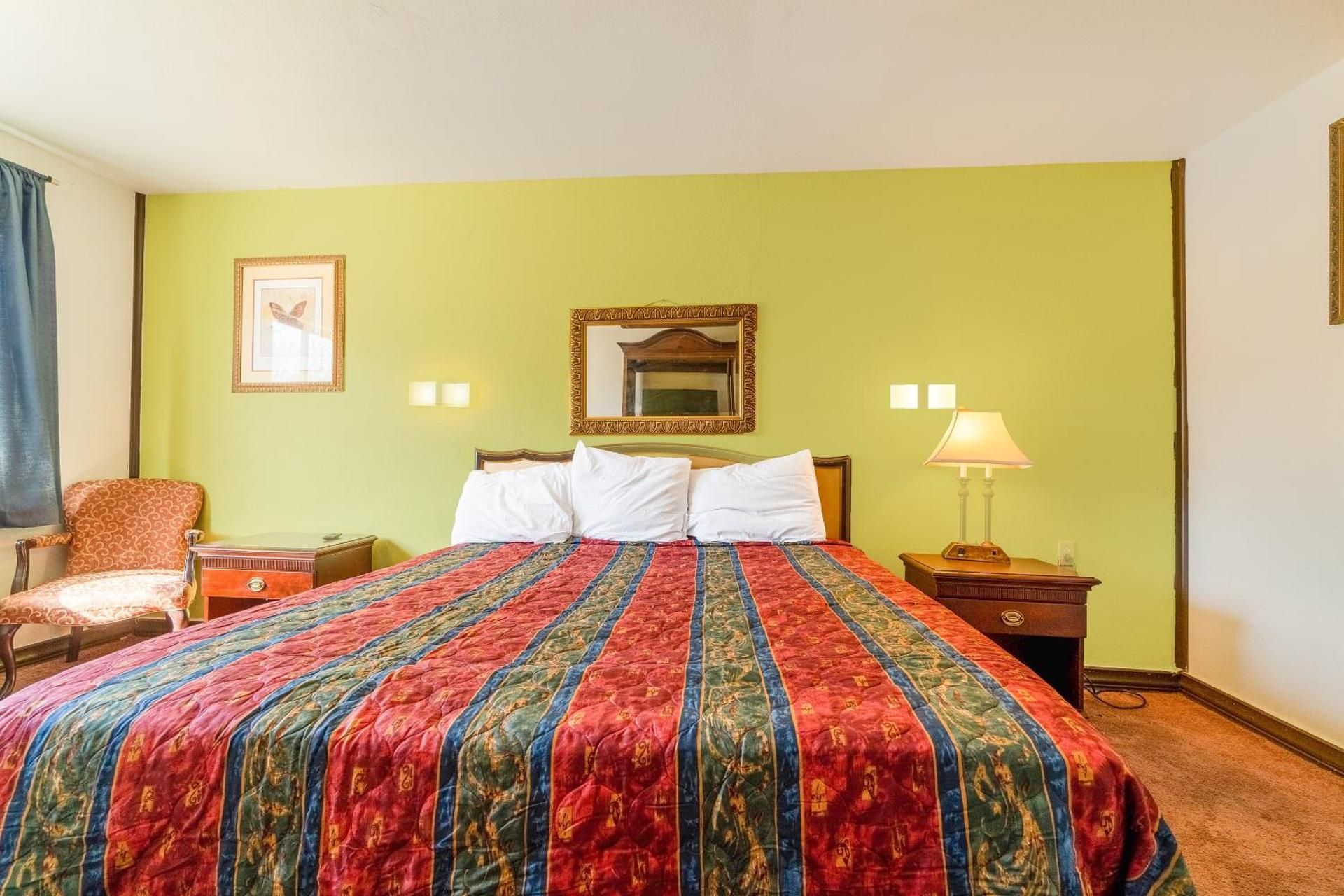 1 King Bed & 1 Queen Bed