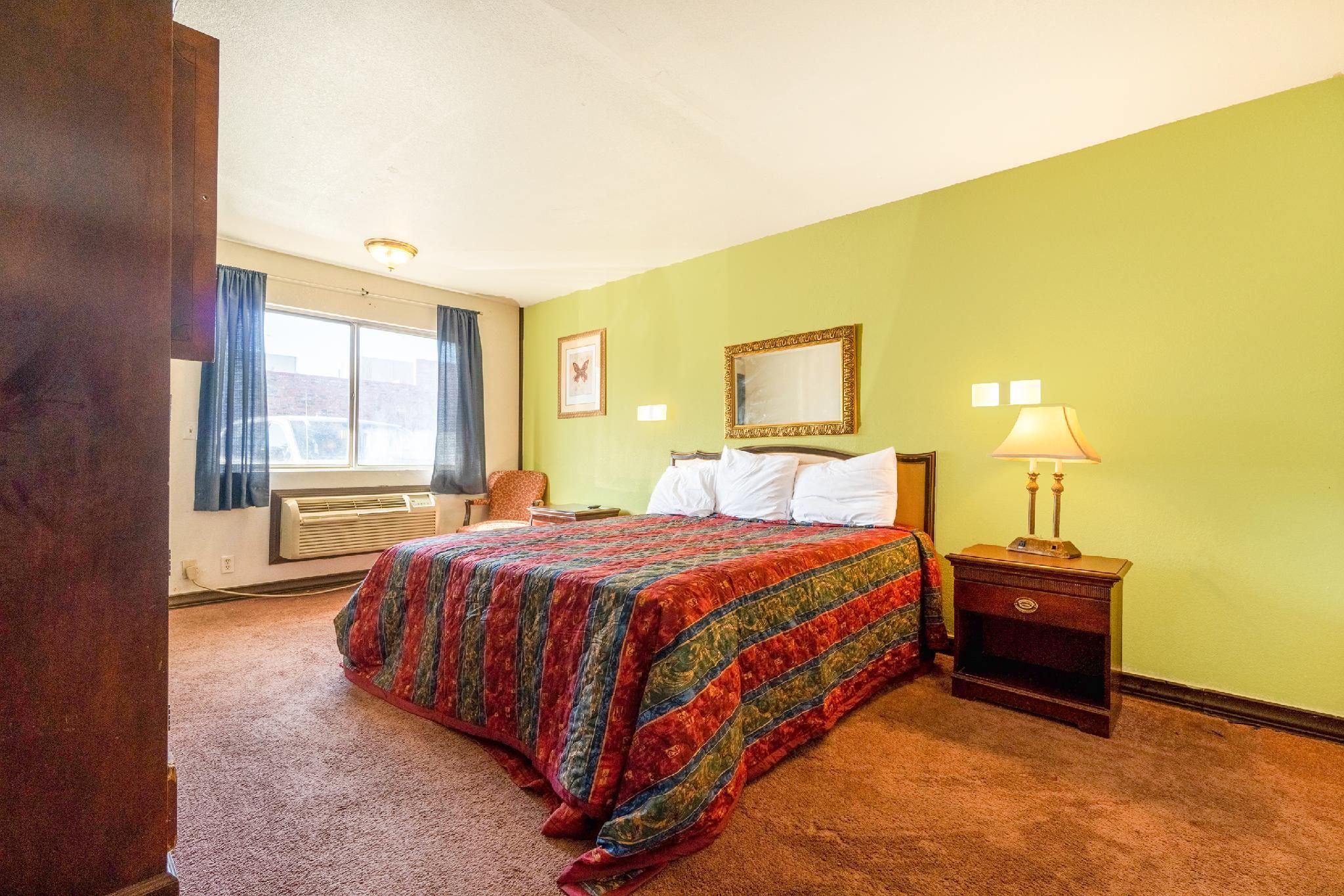 1 King Bed & 1 Queen Bed