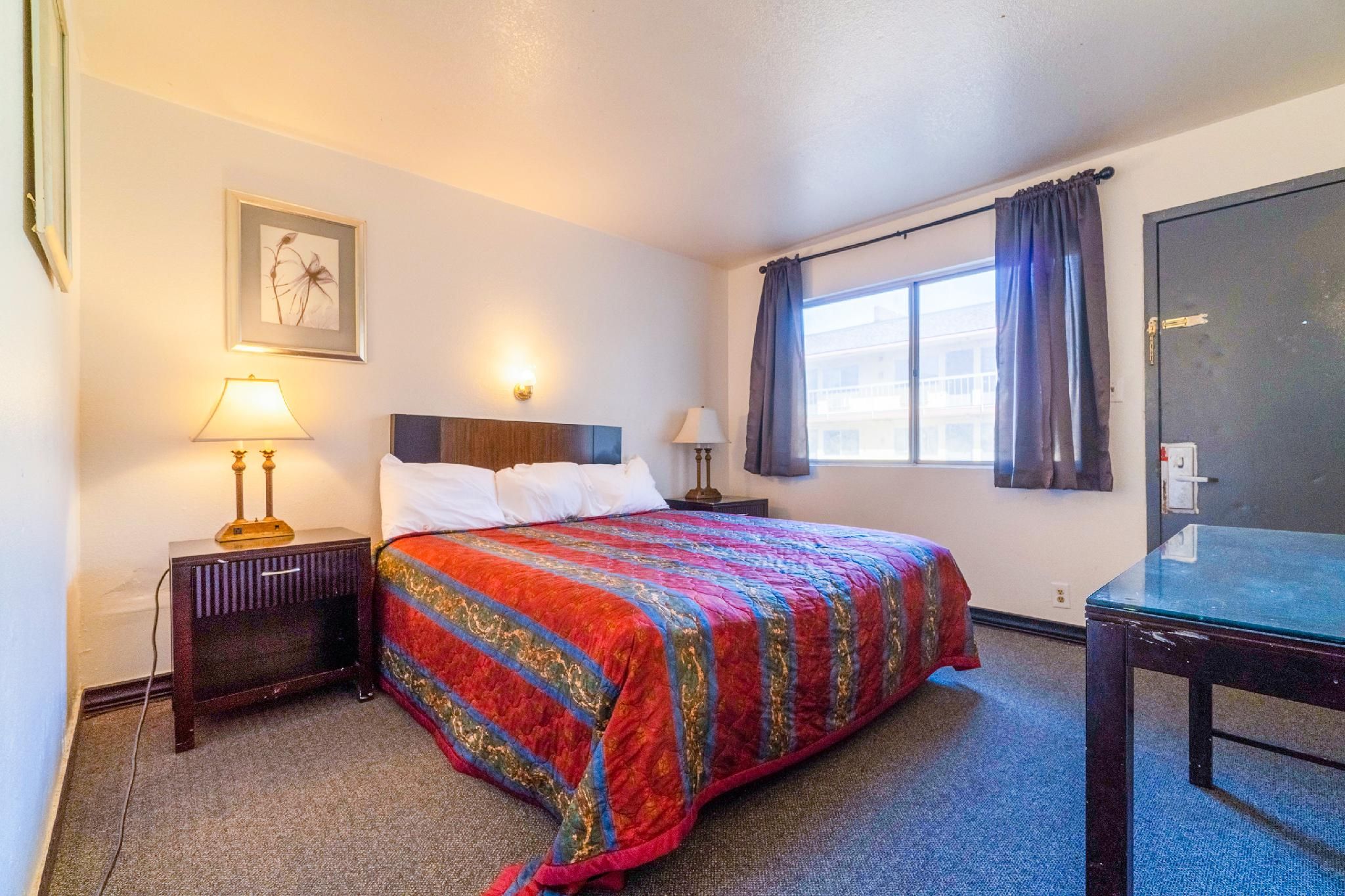 1 King Bed & 2 Full Bed
