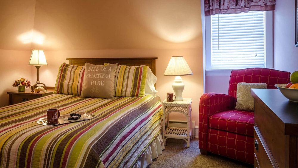 Carisbrooke Inn Basic Room 2