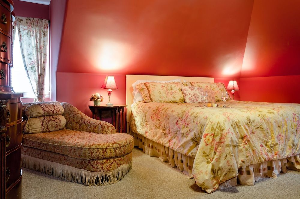 Carisbrooke Inn Deluxe Double Room, 1 King Bed 2