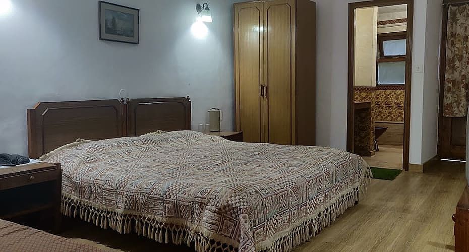 Hotel Harsha Semi Deluxe Room 2