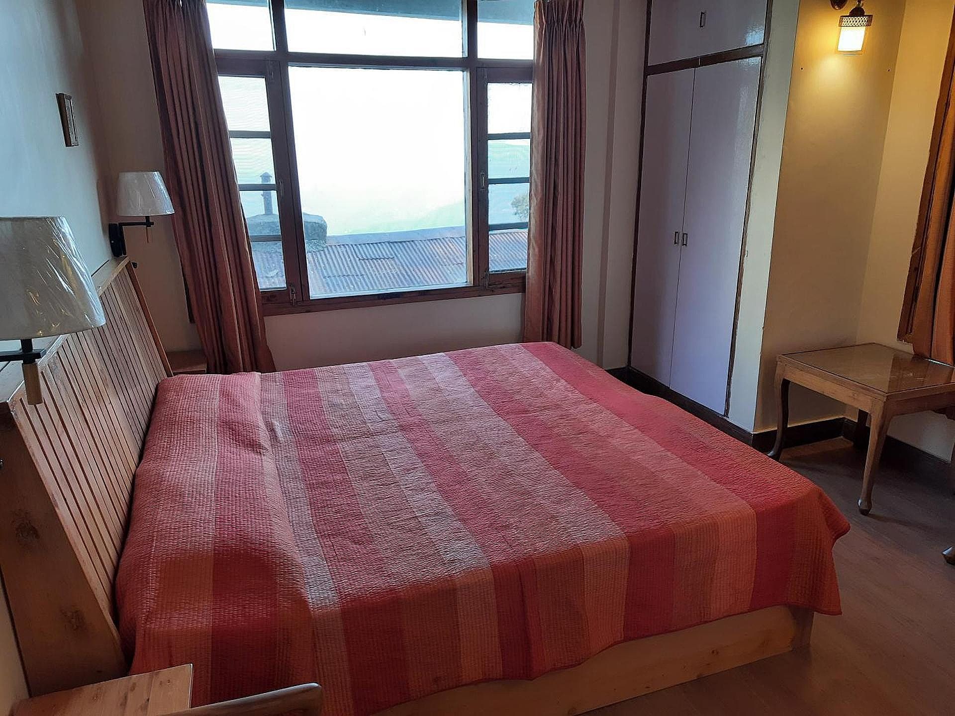 undefined Spars Lodge 9