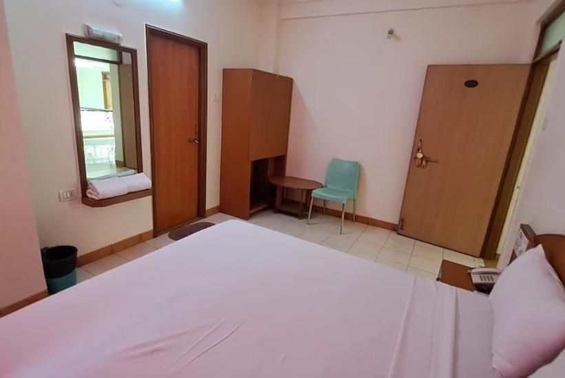 Hotel Abhishek Double Bed Non A.C. Room 2