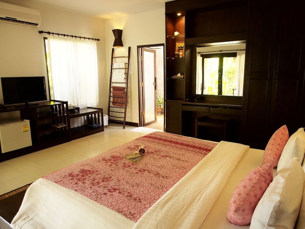 Deluxe Room (Pool Verandah)