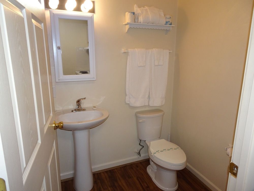 Affordable Suites Statesville Standard Queen Suite, 1 Bedroom, Full Kitchen 9