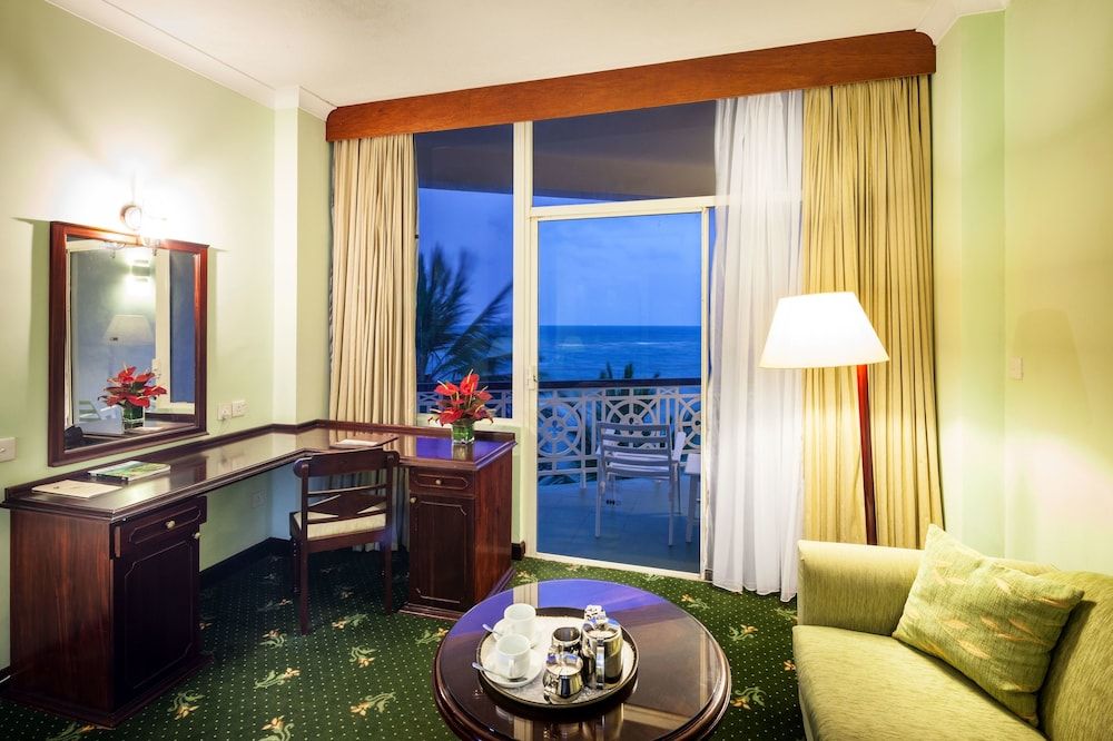 Mount Lavinia Hotel Direct Ocean View King 8
