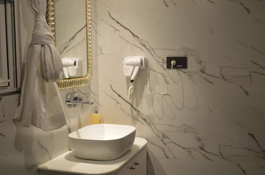 Hotel Manila Deluxe AC 2