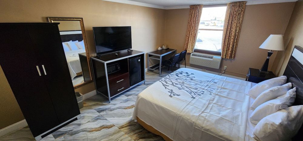 Room, 1 King Bed, Non Smoking