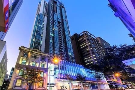 Oaks Brisbane on Charlotte Suites