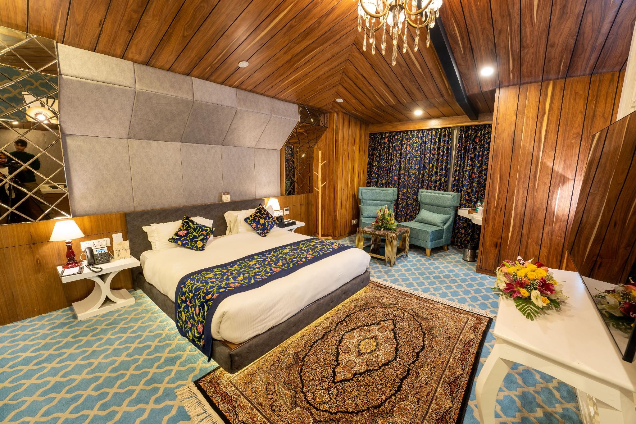Honeymoon Suite