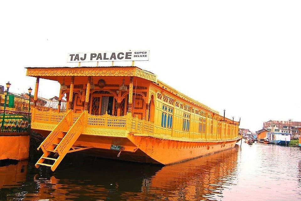 undefined Taj Palace Houseboat