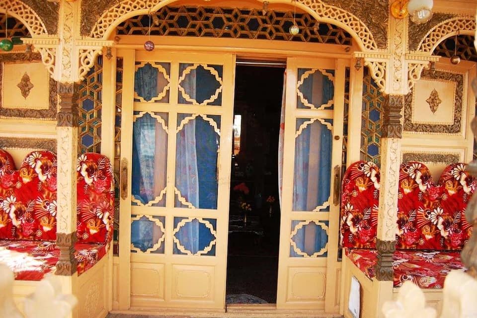 undefined Taj Palace Houseboat 6