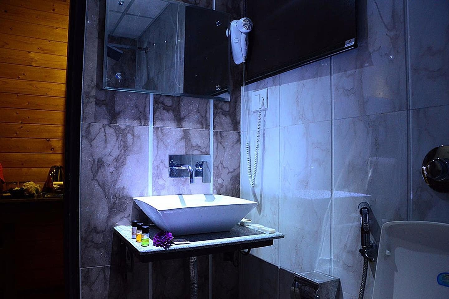 Cedrus By Evoke Resort Deluxe Room 9