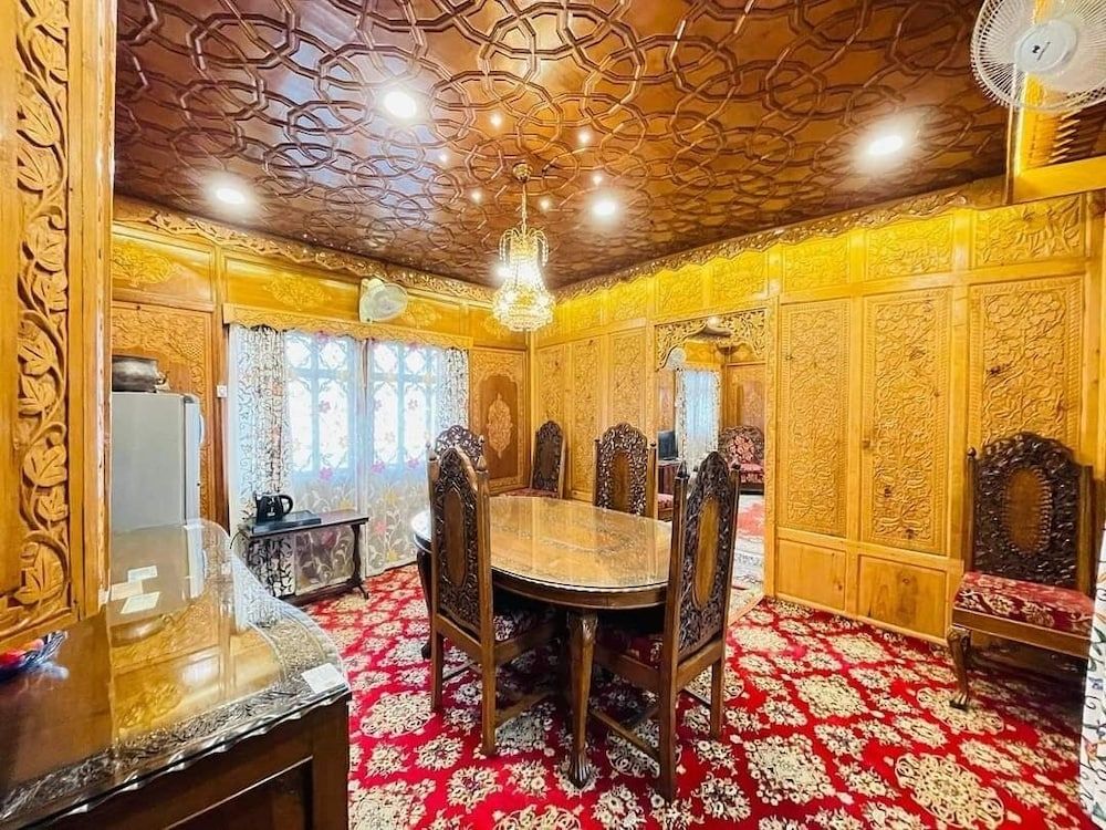 undefined Dilshad Houseboats 10