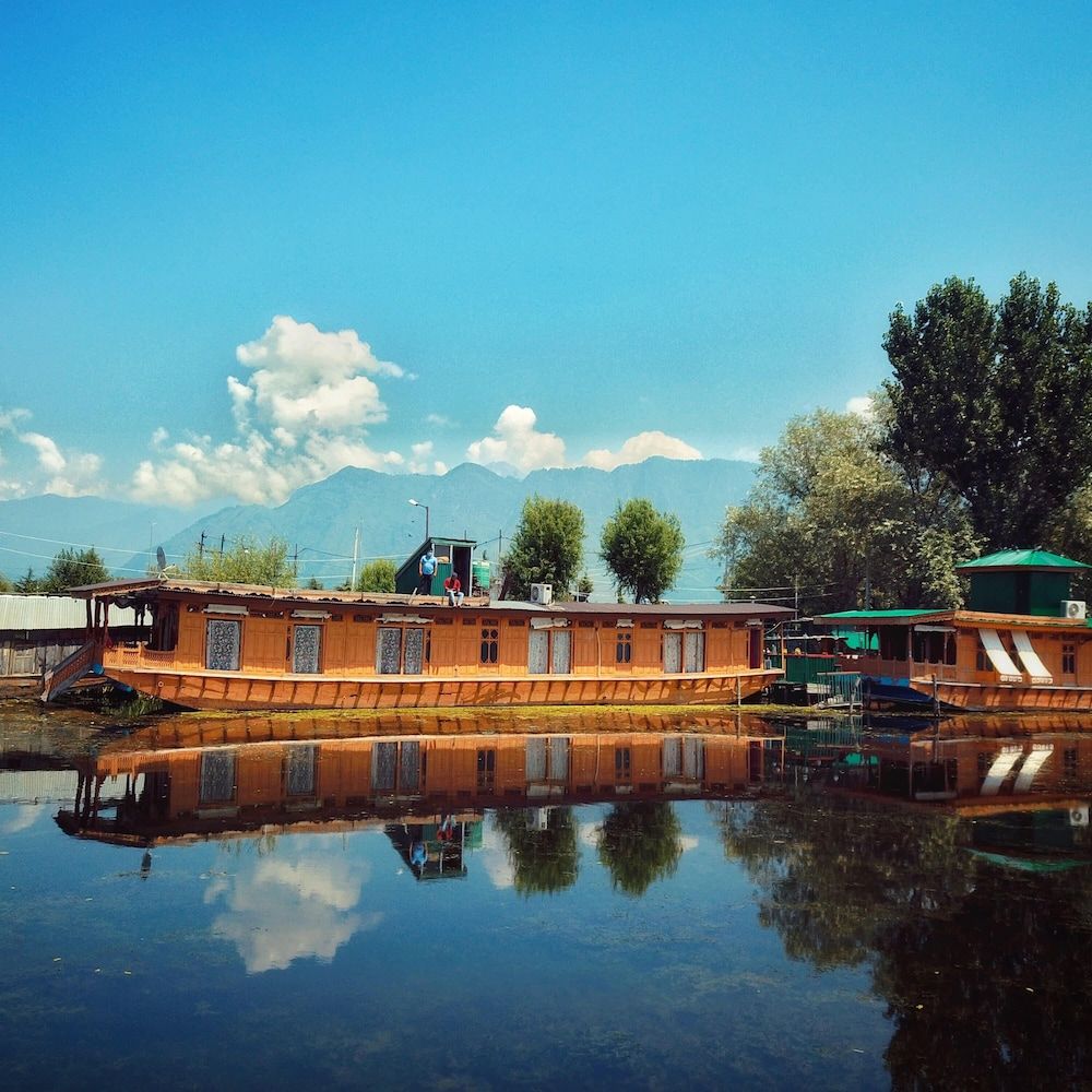 undefined Dilshad Houseboats