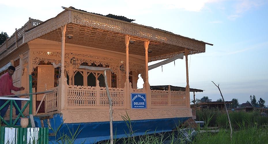 Peer Palace Houseboat
