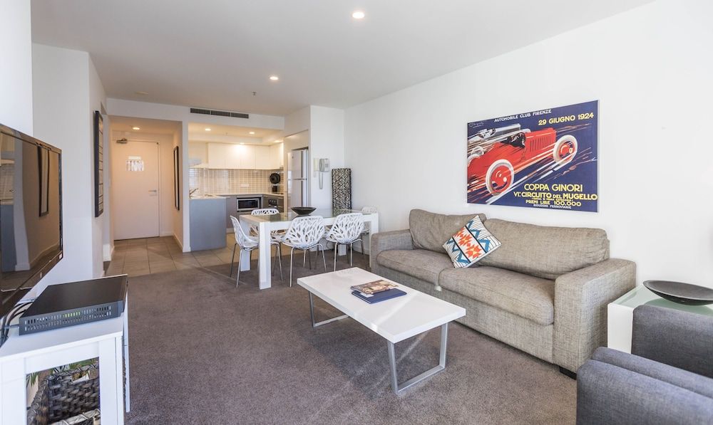 Artique Surfers Paradise 2 Bedroom Apartment 3
