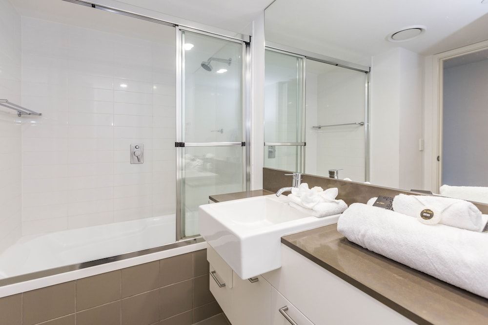 Artique Surfers Paradise 2 Bedroom Apartment 4