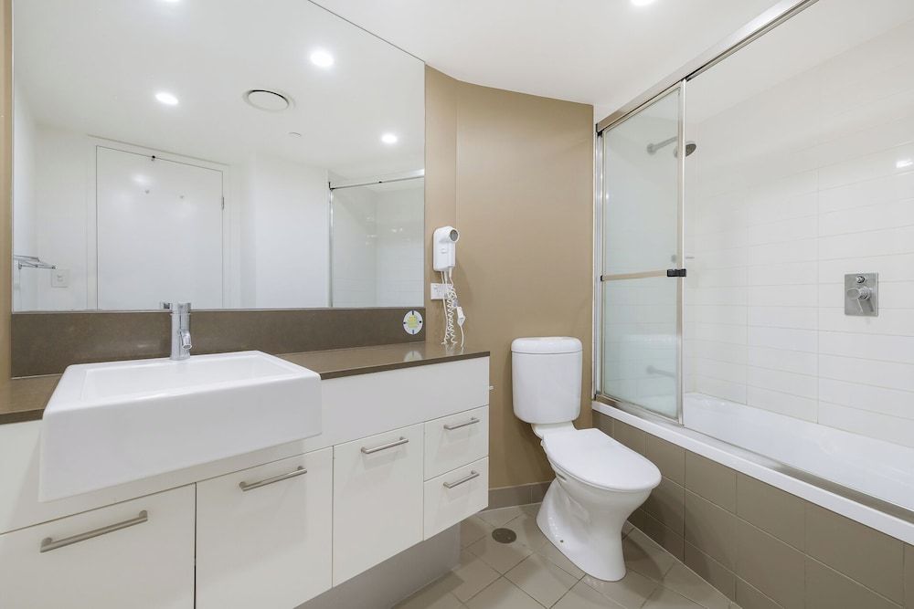 Artique Surfers Paradise 1 Bedroom Apartment 7