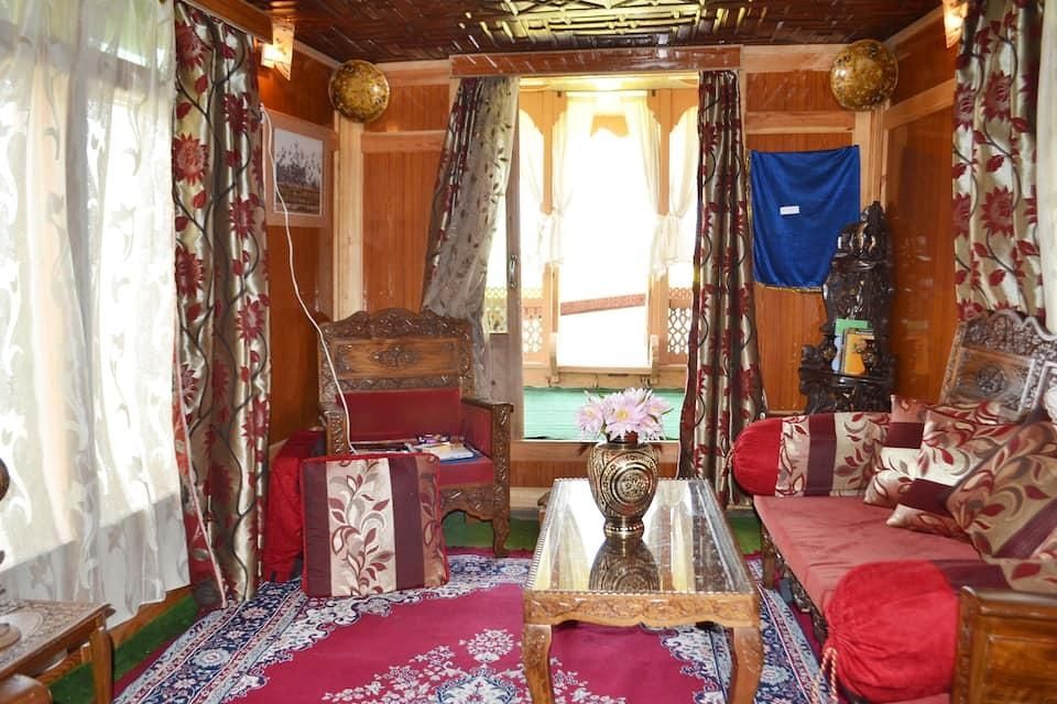 undefined Young Shalimar Houseboat 3