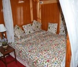 undefined Young Shalimar Houseboat 4