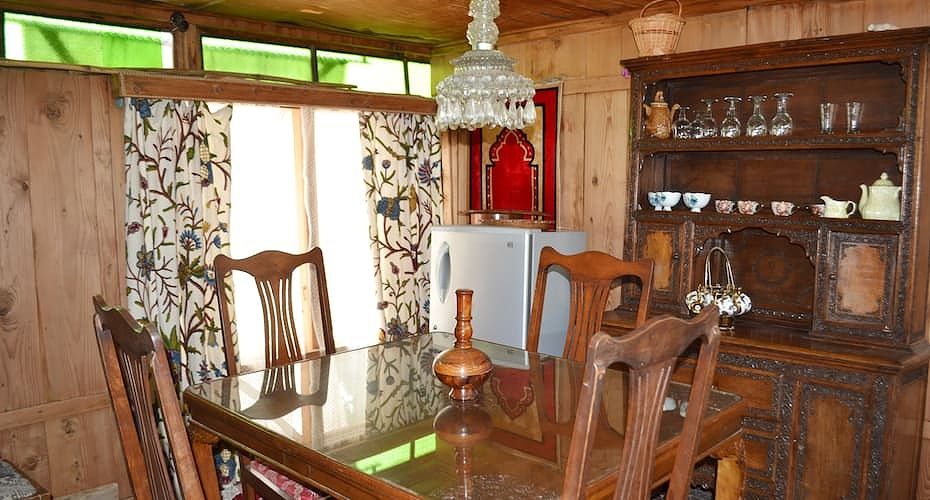 undefined Young Shalimar Houseboat 8