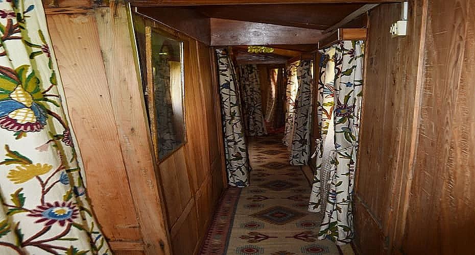 undefined Young Shalimar Houseboat 7