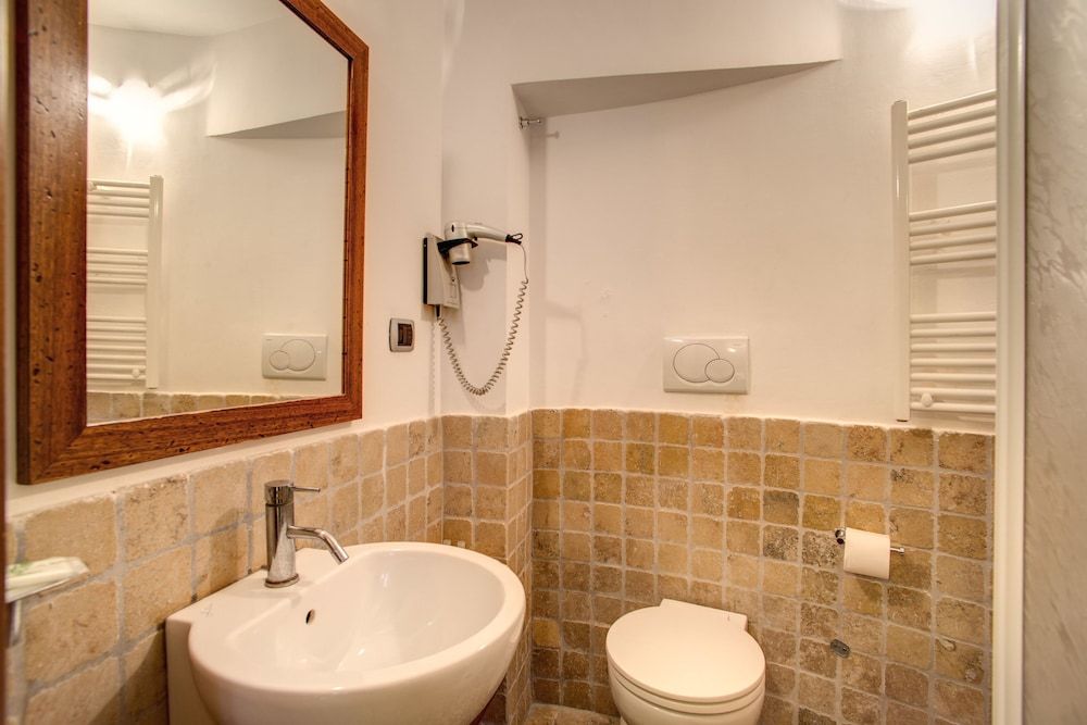 Residenza Domizia- Guest House Superior Room, City View 4