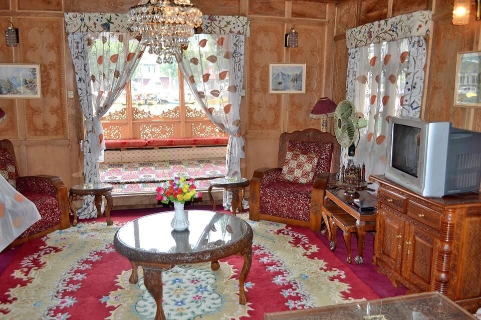 undefined Hunza Houseboat 4
