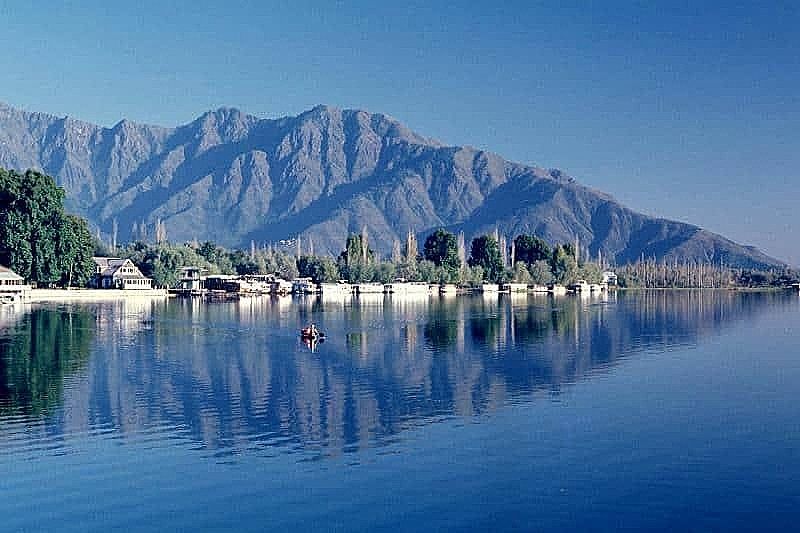 undefined Shabistan Houseboat 4