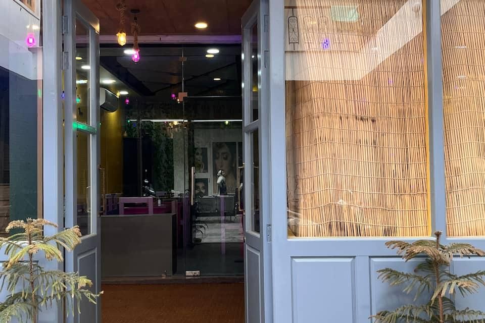 undefined Hotel Posh I Mall 7