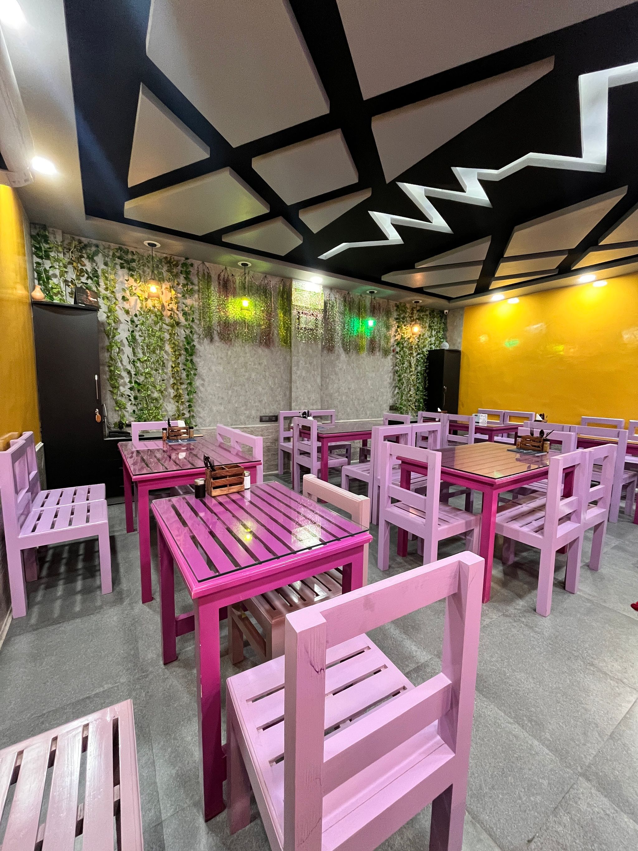 undefined Hotel Posh I Mall 4