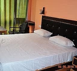 Hotel Jahangir Deluxe Double Room