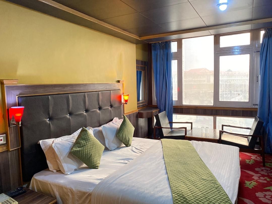 Hotel Jahangir Deluxe Room 3